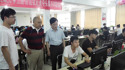 李柱梁一行赴武漢工程職業(yè)技術學院及校企合作單位考察調(diào)研電子商務技術服務